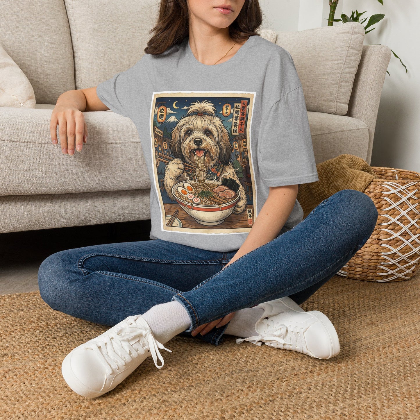 Ramen Löwchen T-Shirt — Cute Dog in Night Market Graphic Tee