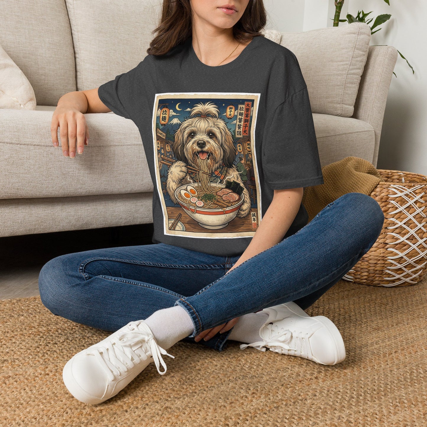 Ramen Löwchen T-Shirt — Cute Dog in Night Market Graphic Tee